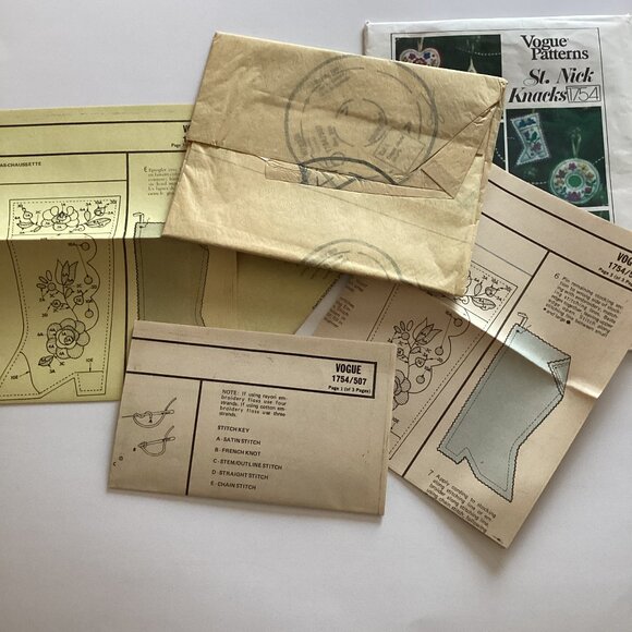 Vintage Vogue Pattern St Nick Knacks Ornament Stockings Embroidery Craft UNCUT - Picture 4 of 9